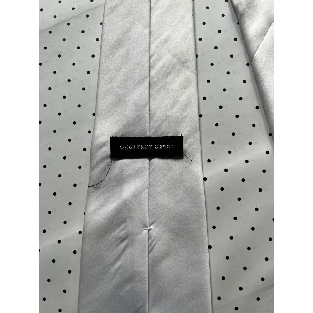 Geoffrey Beene Mens Solid White Satin Formal Wedding Necktie Polyester Classic